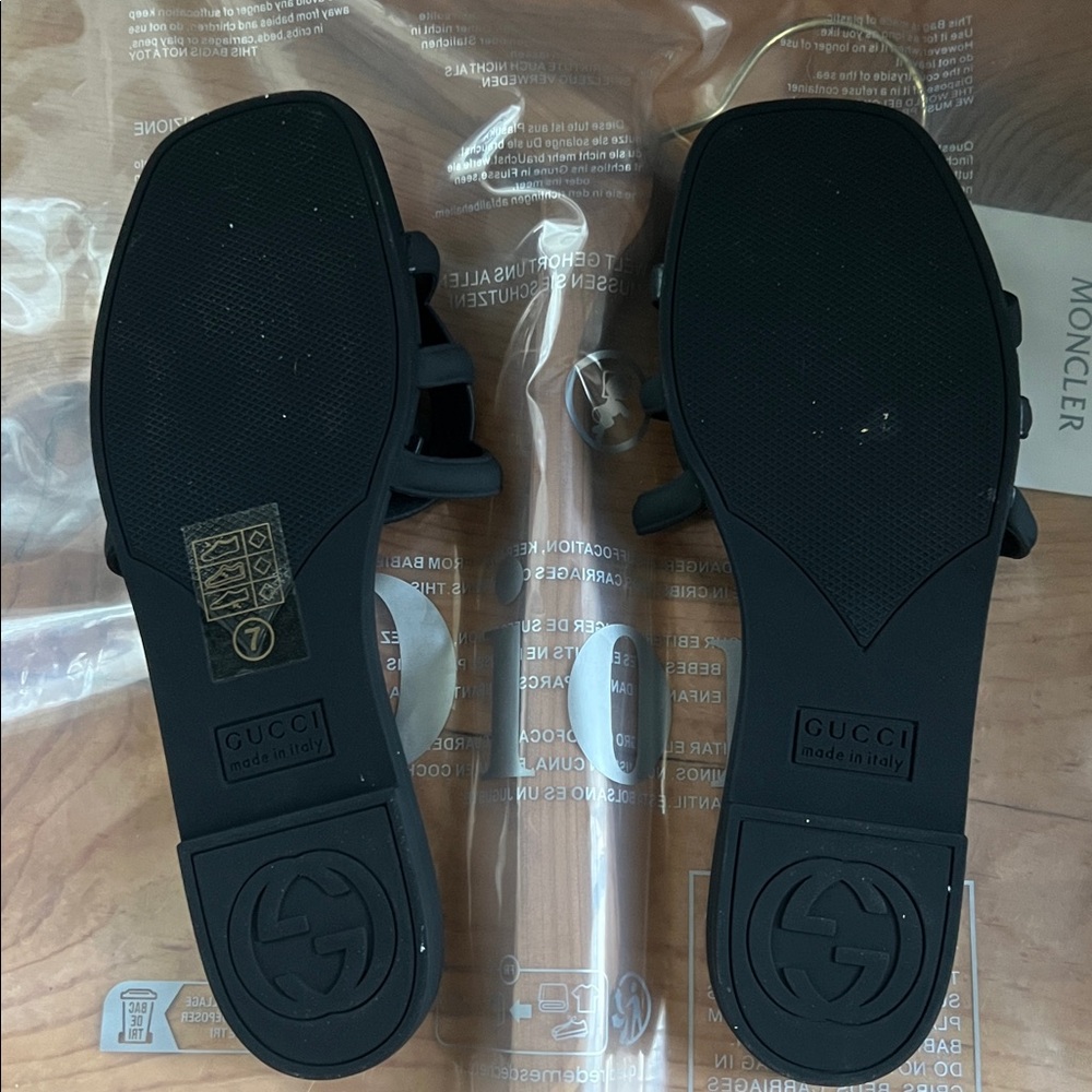Gucci Black Rubber Interlocking G Slide Sandals size 7 with dust bag - Picture 4 of 8